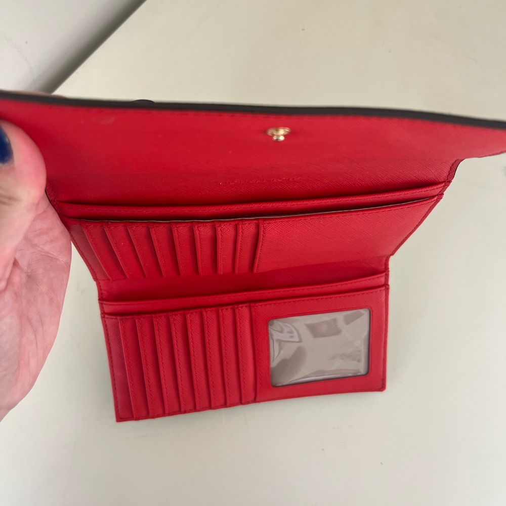 Michael Kors MK Wallet w red accent - Picture 5 of 6